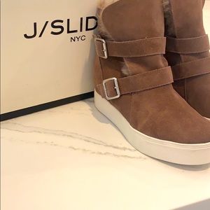 J/SLIDES NY winter boot size 8.5. Brand New